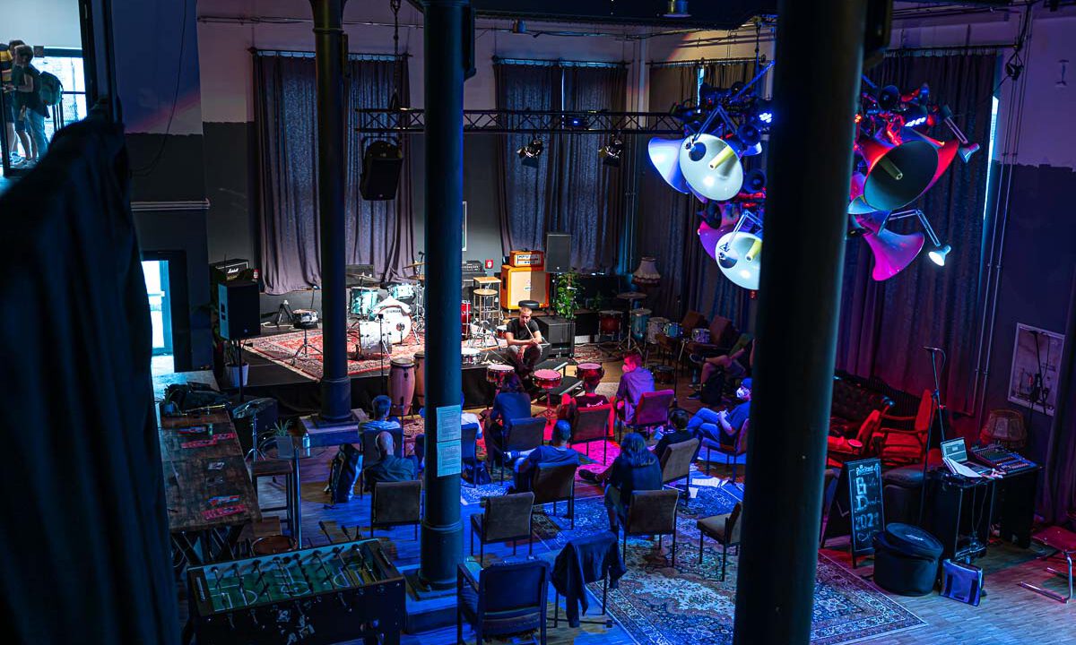 Berlin Drum Days 2021 im House of Music, Simion Köster mit Teilnehmern